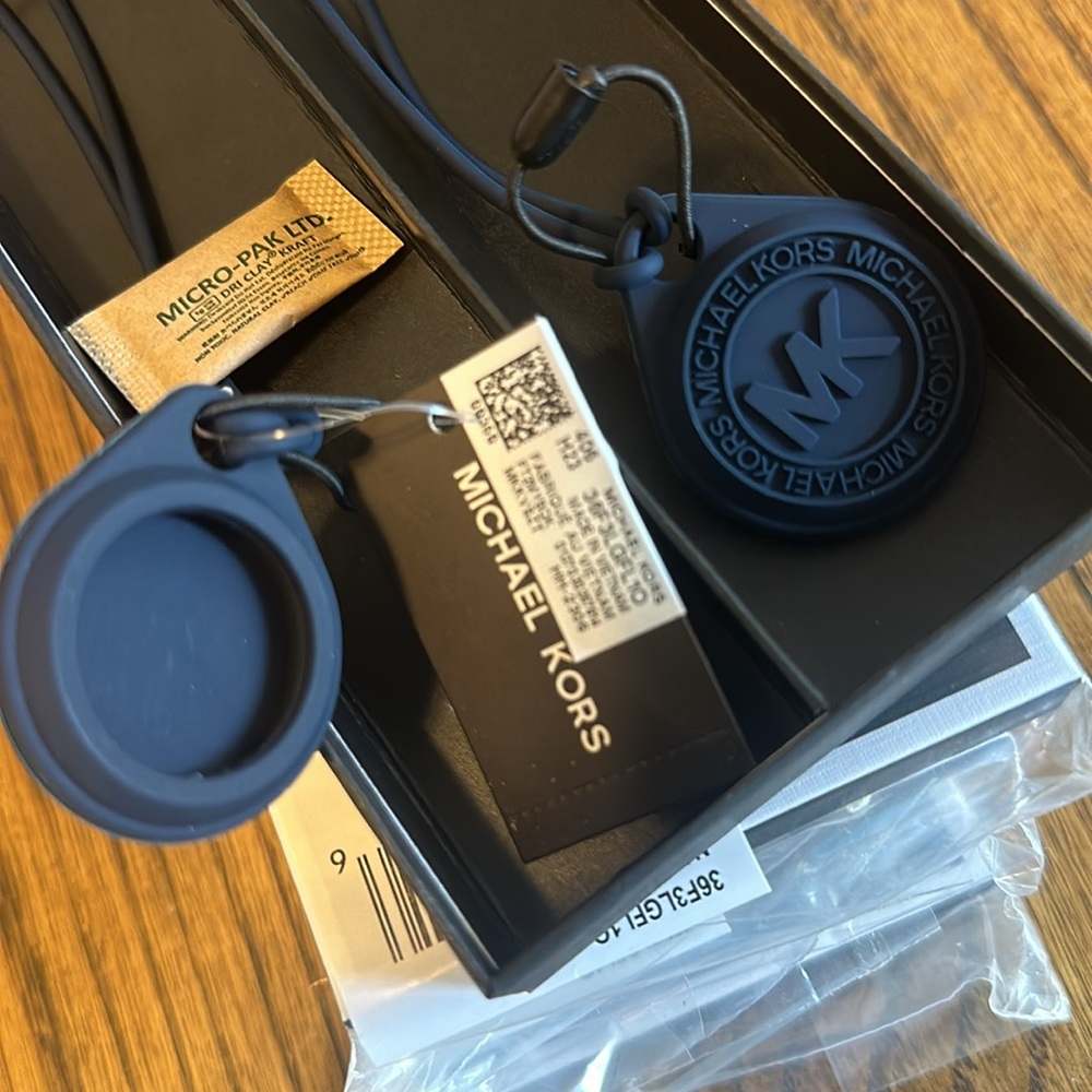 AirTag Silicone Covers NWT Set of 2 $78 Navy Blue - Picture 2 of 3